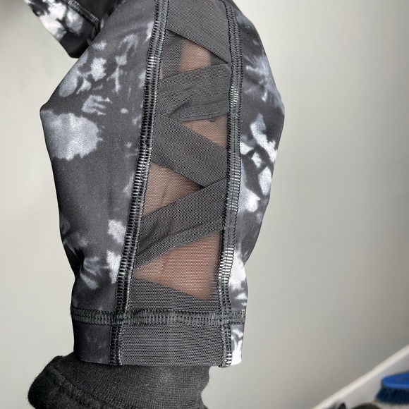 Lululemon Rise and Flow Pant - Size 8 - Picture 8 of 10